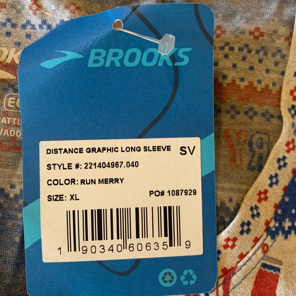 Brooks Run Merry Festive Blue and Gray Holiday Running Top NWT Size XL - Picture 6 of 6